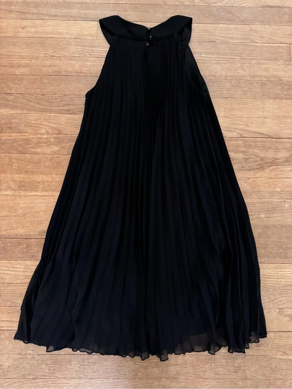 Dressbarn Collection Women's Black Knee Length Pleated Dress - Size 6  b94